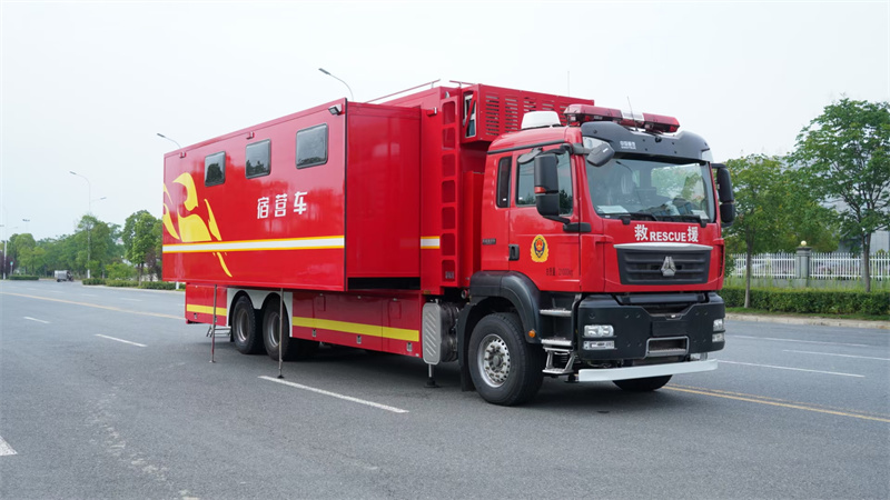 重汽豪沃12人宿營車